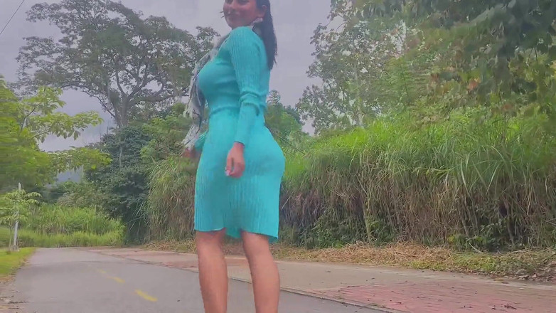 Jenifer Play: Vado a fare una passeggiata e un ragazzo della strada...