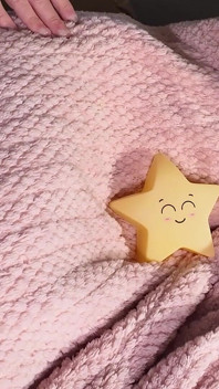 Tření klitorisu a kundičky nevlastní sestry až do orgasmu
