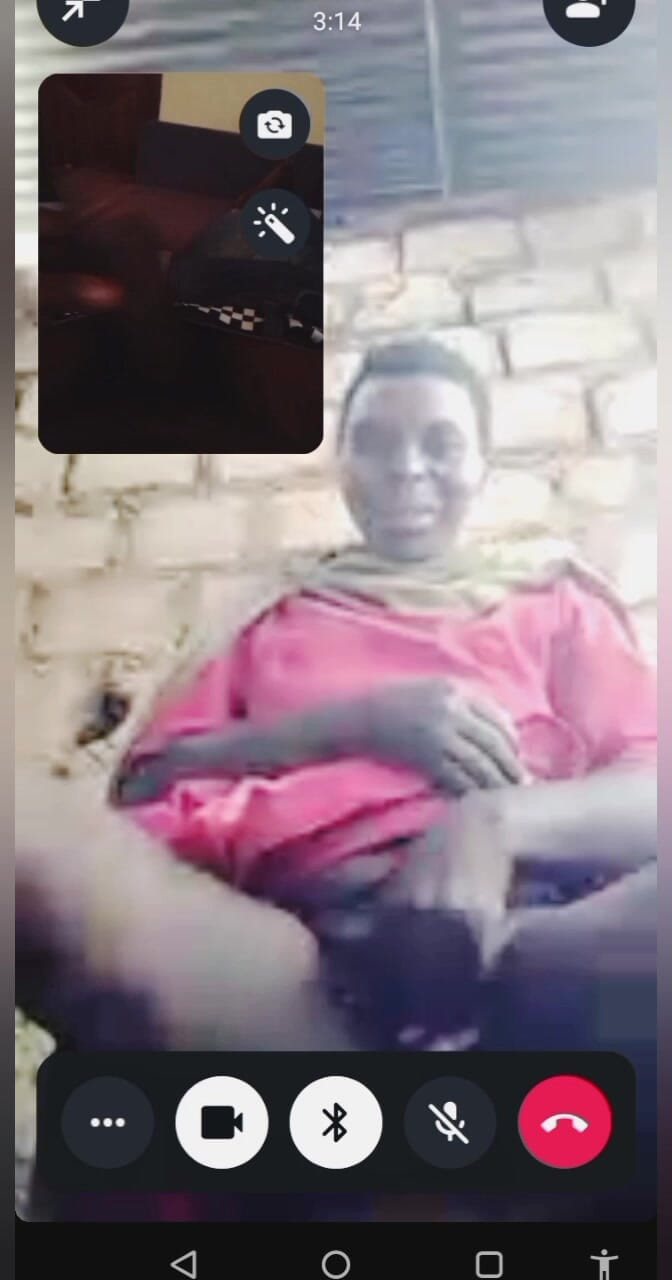 Me and my new slut: ハザベ族の成熟女性が彼氏と自慰をする、ハザベ対テクノロジー、とても興味深い