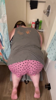 MILF Shaking Her Ass