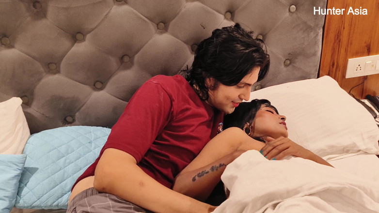 hunter Asia: Horny Stepson Shares Bed with Stepmom - 1