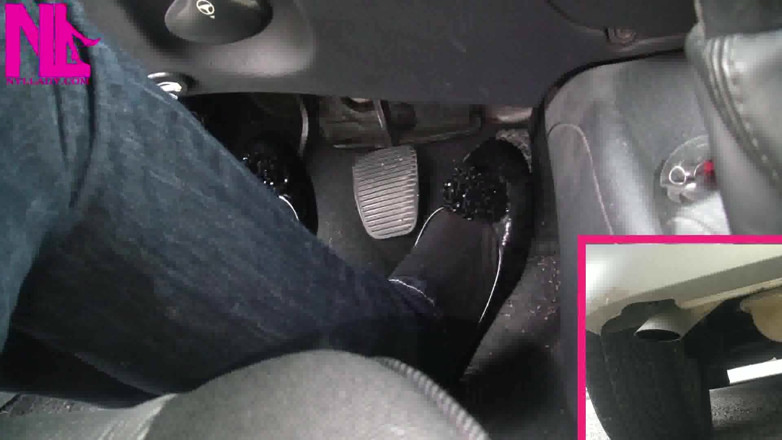 Nyllady: Vendetta con colpo di scarico in ballerine nere