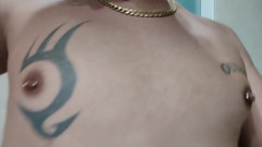 Idmir Sugary: Arătând sânii tatuați și sfârcurile cu piercing - strângerea și atingerea sânilor - țâțe Joc