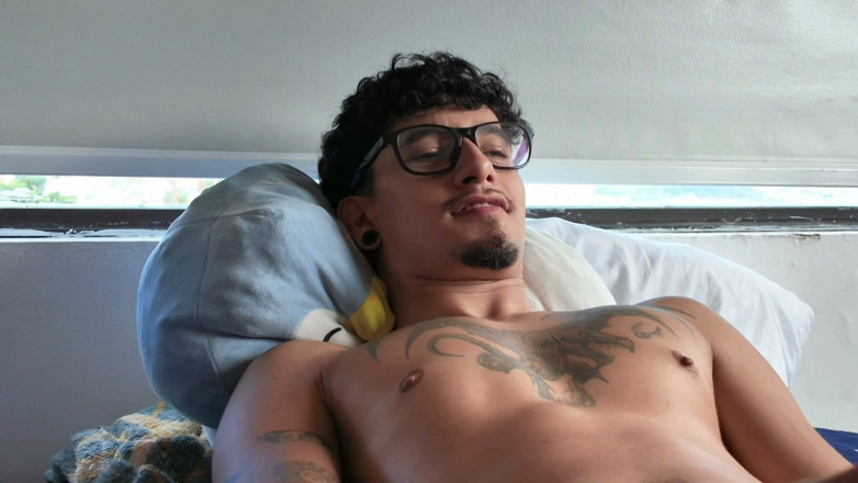 Andcristiann: Abang tiri lurus tukang gunting membuatkan saya menghisap zakar buat...