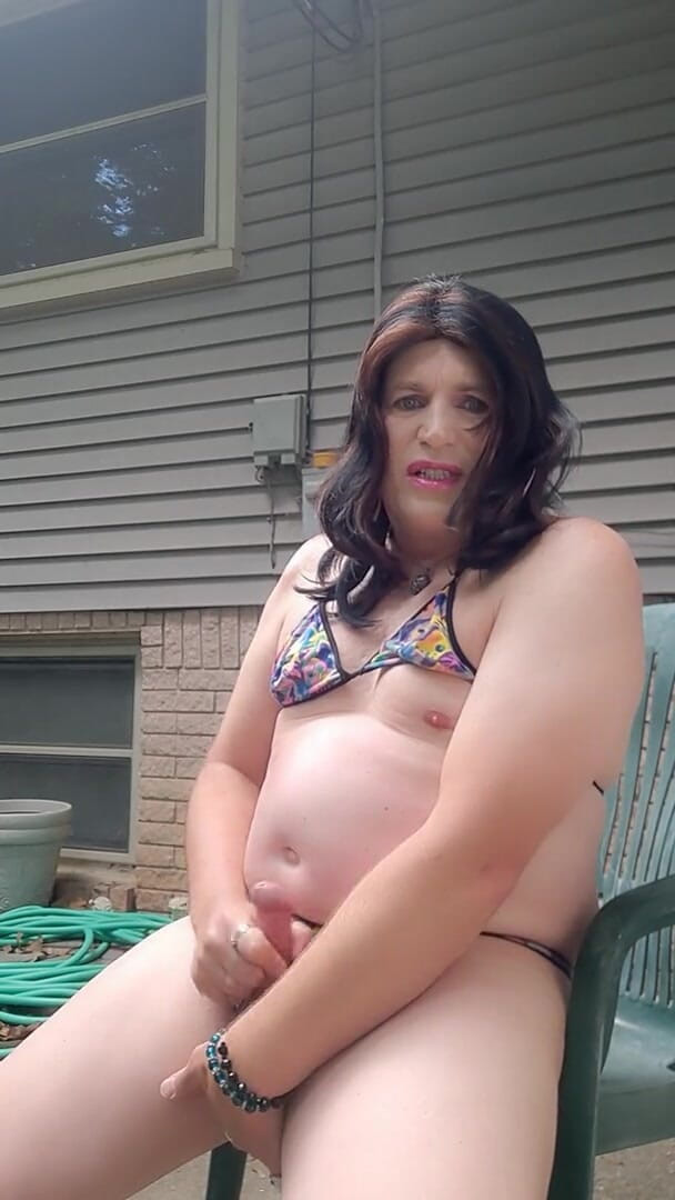 Victoria Lecherri: Orgasm în costum de baie