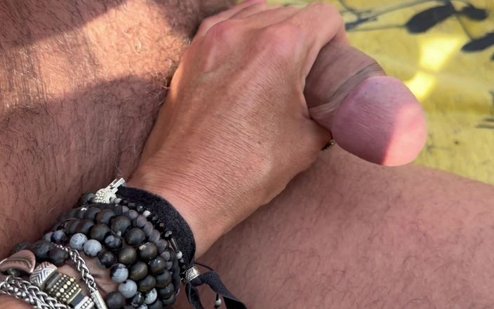 Wild Spain Couple: ビーチで出会った女性に手コキをお願い