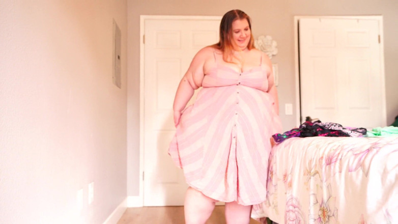 Kayla Peach studios: SSBBW dessous anprobieren