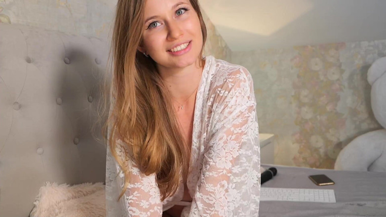 Стелла Кардо: Сексуальная Блондинка Стонет В Халате