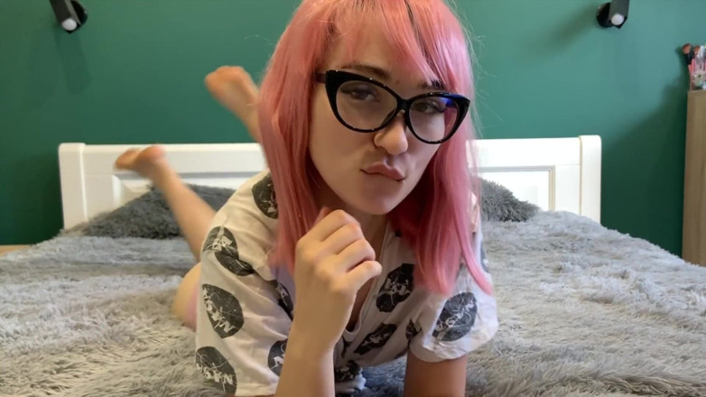 SexyMissMe: Sexig främling vill få första sex med människa