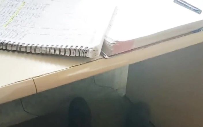 213san: J’étais au travail et mon amie m’a excitée et j’ai...