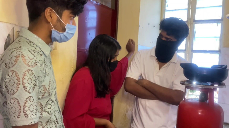 Mrgood: उत्तेजित भारतीय भाभी की पति के दोस्त द्वारा जोरदार चुदाई