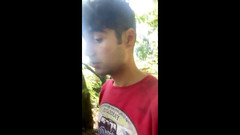 Idmir Sugary: Cewek ini lagi asik jalan-jalan dan ngocok kontol sampai dicrot...
