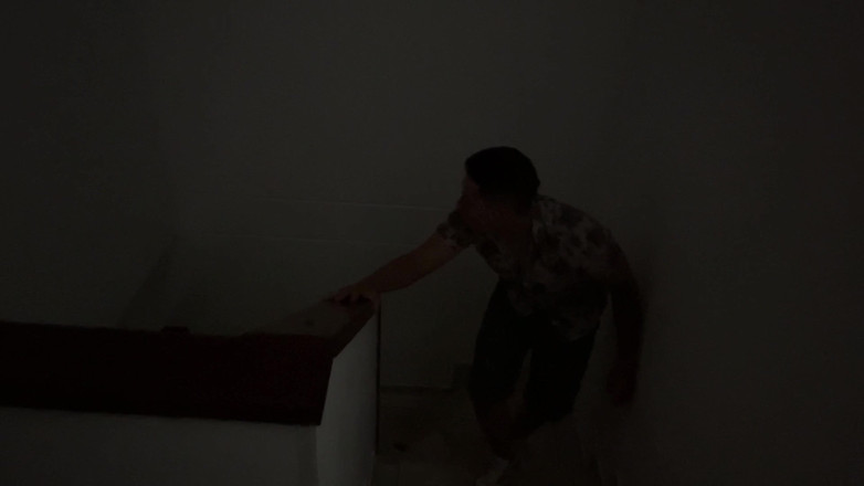 Vane Medina: 小偷闯进我家，拿走我的锁链，留下我的小穴满是牛奶