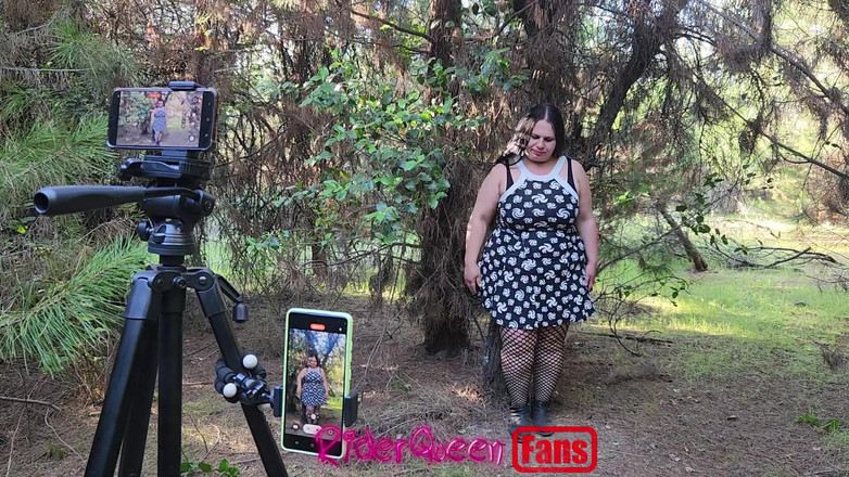 Riderqueen BBW Step Mom Latina Ebony: Riderqueen 独自一人，户外，粉丝视频