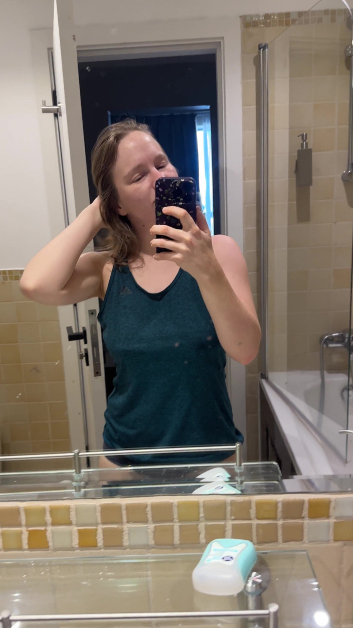 SweetLucy96: Me desperté e inmediatamente me toté