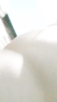 Seksi dev kadın yüzüne oturuyor