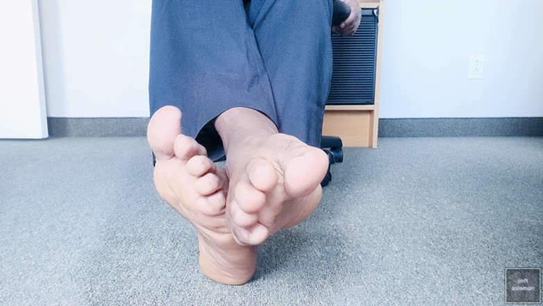 Soft Soleman: मैं अपने कामुक जूते निकालता हूं