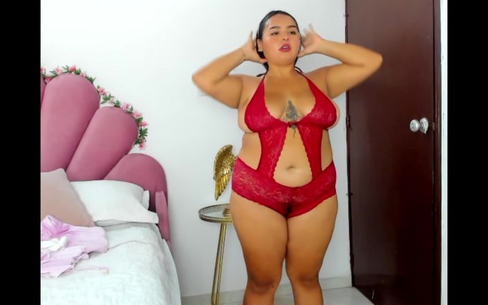 Cleo Denilo: Une BBW sexy Naled montre ses gros seins