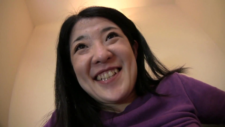 Asian Mature Climax: La pelosa milf asiatica allarga le gambe e al casting...