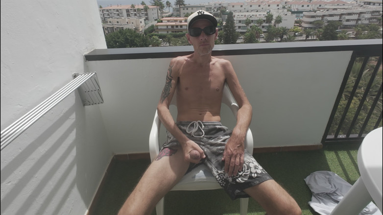 SkinnyWithAHugeDick: คนแปลกหน้าที่รีสอร์ทชีเปลือยดูดควยอ้วน 9 นิ้วของฉัน