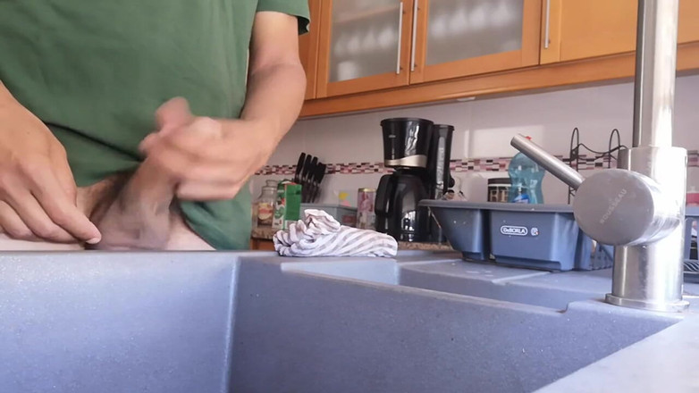 Rafael Torreano: Chàng trai thích xuất tinh trong bồn rửa nhà bếp...