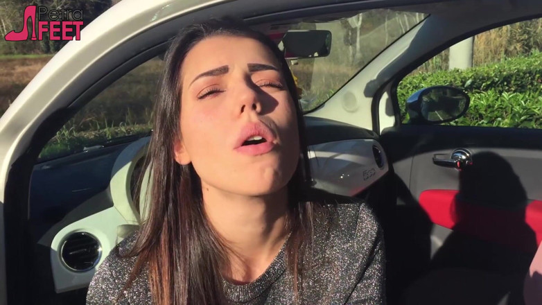 Smokin Fetish: Muhteşem hatun açık havada puro içiyor