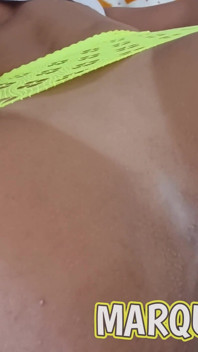 Fodendo a bunda da camgirl antes do show e gozada interna na buceta
