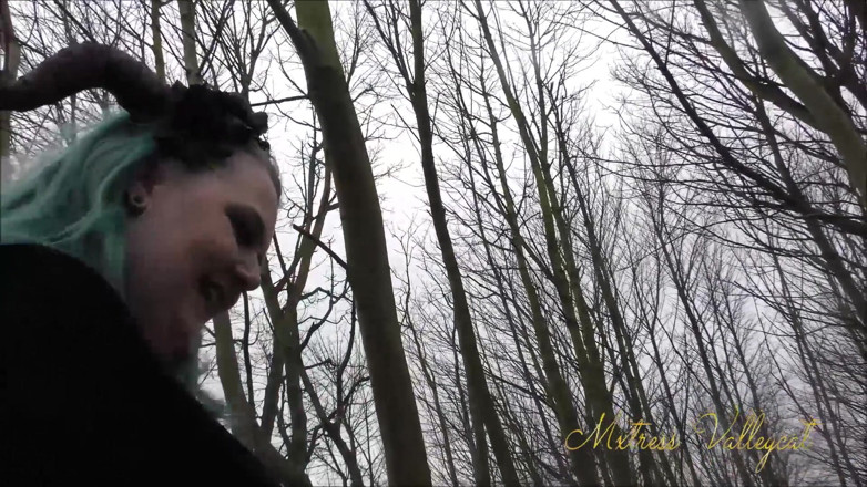 Mxtress Valleycat: Sukkubus schrumpft dich im wald