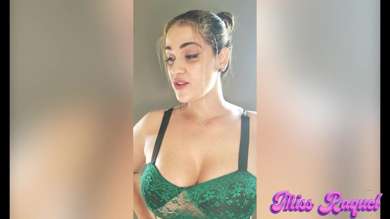 Miss Raquel: MILF bengkok dan ambil strap-on dari belakang