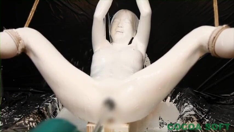 Cocoa Soft: Situazione bondage, vernice bianca, macchina del sesso e un vibratore...