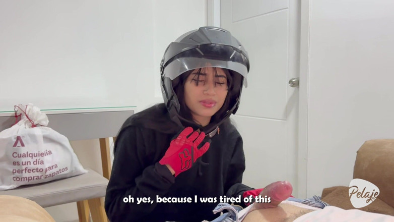 Pelaje mix: A Delivery Girl Goes to the Wrong Address and Ends...