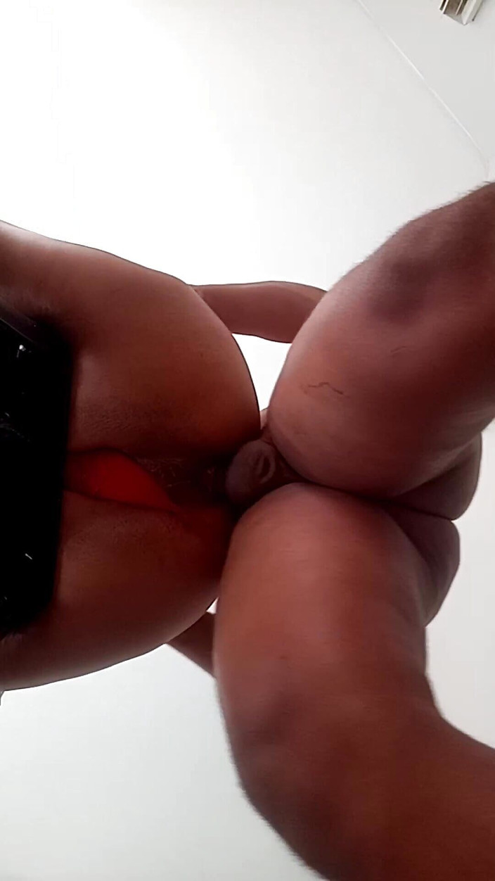 anal_queen_amateur: MILF požádá, aby se vystříká do jejího těsného zadku, její...