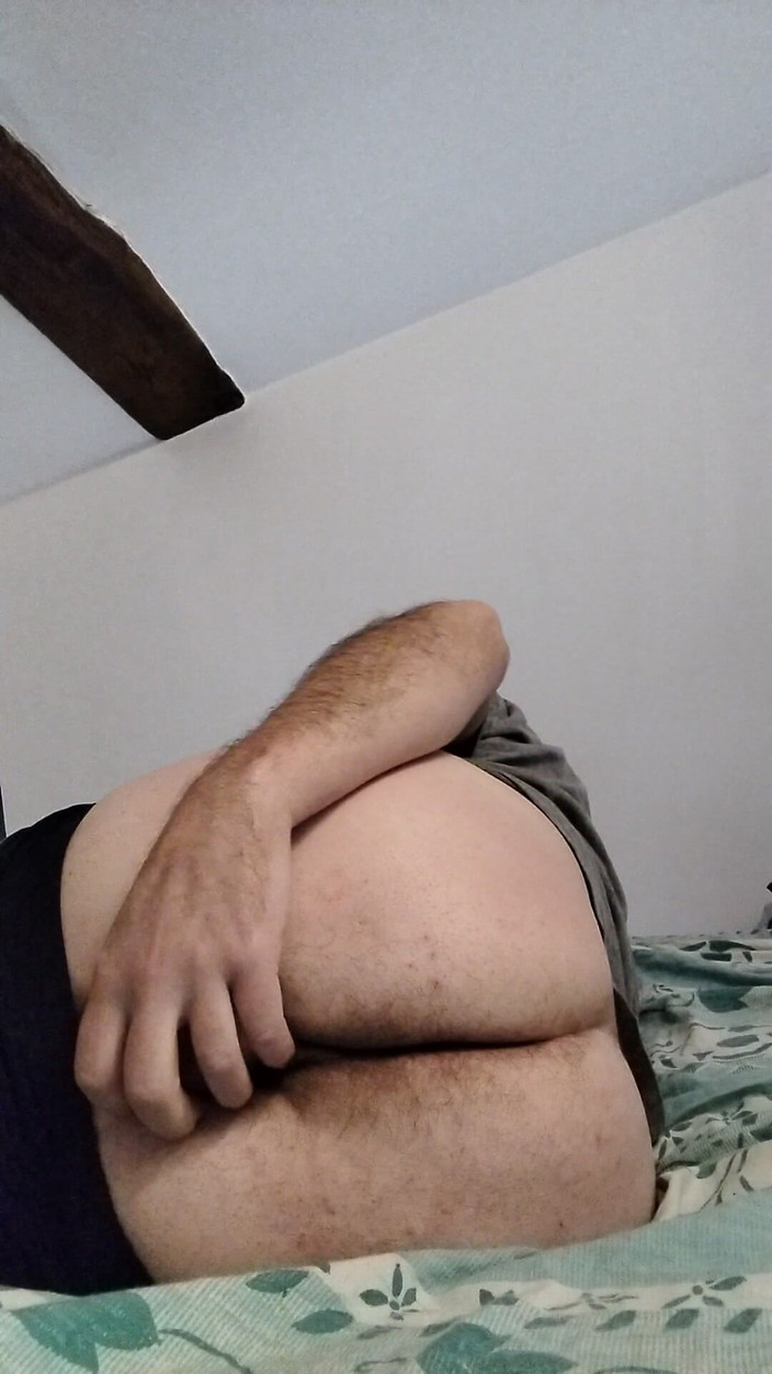 AnaMkeith: Aperto il buco del culo per i miei amici che...