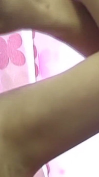 O mamă sexy asiatică țâțoasă este linsă cu axila și acoperită de spermă