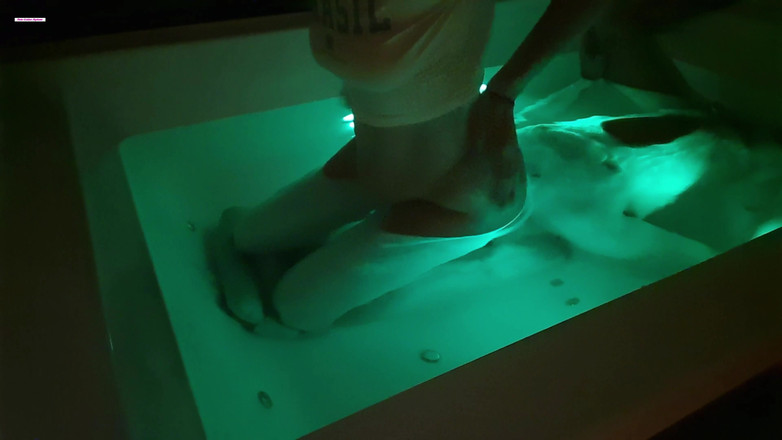 goddess82: Fun Underwater Facesitting! 