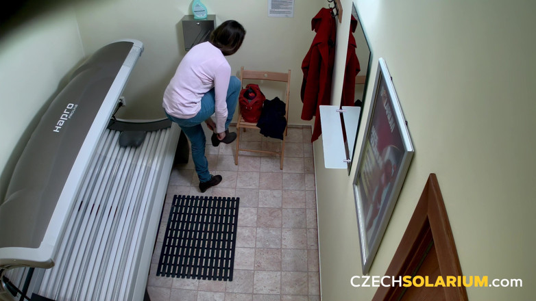 Czech Solarium: Czech Solarium 30: Long-haired Brunette Shows off Every Curve