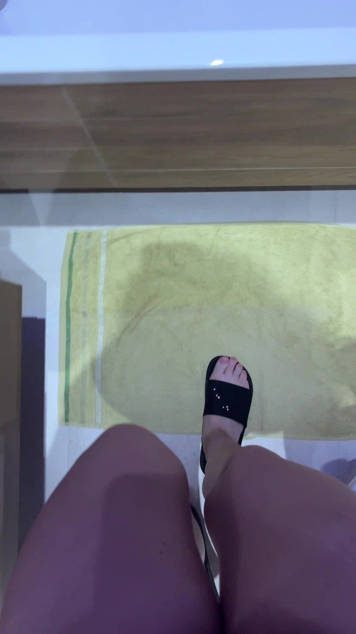 Feet: ビーチサンダルを履くのが好きです