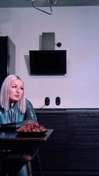 Heißes devotes mädchen und ihre latexherrin - fetisch-sexuelle spiele, versauter sex! Arya grander zusammenstellung