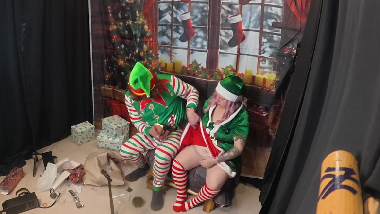 The Izars: Ziua 4: Elfi obraznici pe raftul cu jucării sexuale