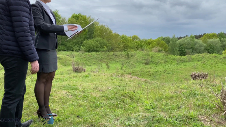 Business Bitch: Real estate business woman outdoor fuck
