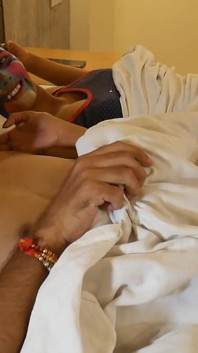 Karan se zdřímla se svou sexy učitelkou a znovu ji ošukal