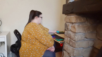 SSBBWLadyBrads: Nejtučnější dívka v práci bojuje