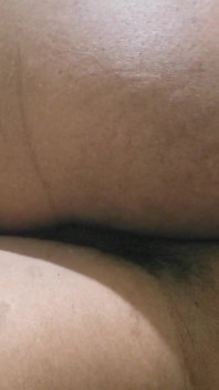 Une grosse latina pulpeuse exhibe son cul parfait - vous allez rejouer celui-ci