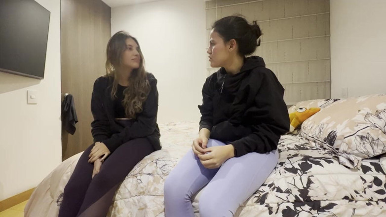 scarlettandc: สองสาวกลับจากยิมตัวเปียกเหงื่อ ถอดเสื้อผ้าแล้วดมกลิ่นทั่วทั้งตัวจนแตก