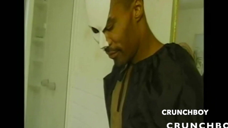 Bitch Girl Video: Подвійне проникнення в анал і пизду з друзями з закінченням кремпаєм