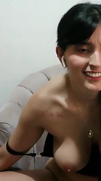 La Sexy Latina Si Bagna Intensamente Quando È Sola a Casa