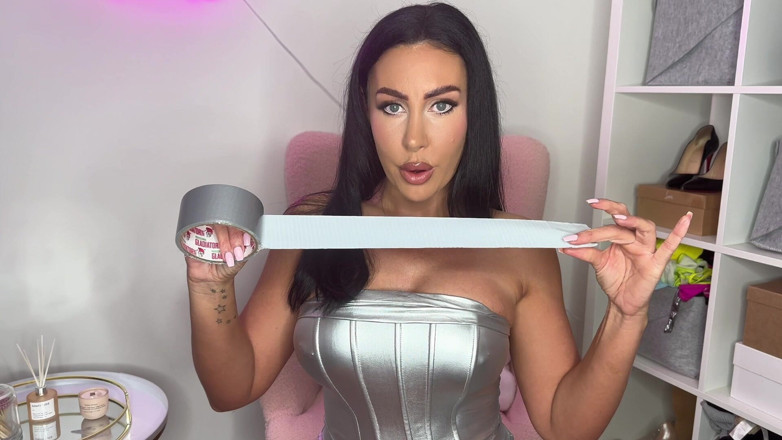 Mila Amora: 여주인 Mila에게 묶여 재갈을 짜다