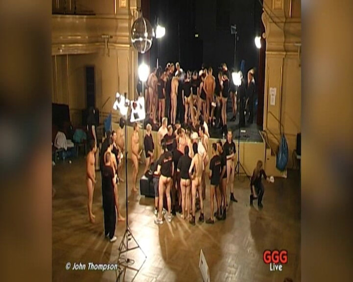 Casting GIRLS AND FIRST PORNO: Une salope blonde se fait baiser dans un gangbang et...