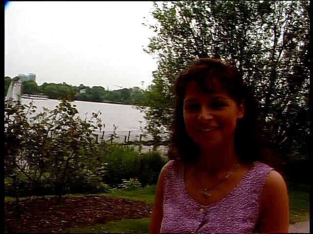 Lucky Cooch: Cewek brunette melakukan percakapan yang bagus di wawancara luar ruangan