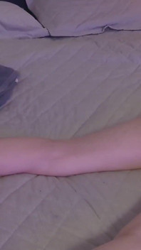 Massagem sensual fica hardcore com porra nos pés